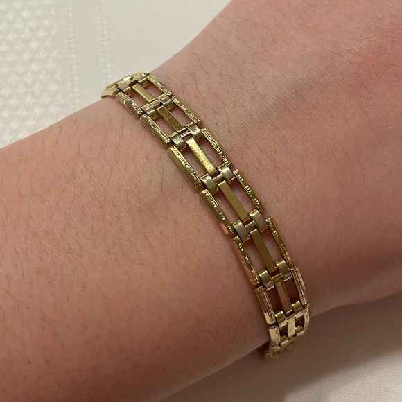 Vintage gold tone bracelet - Picture 2 of 8